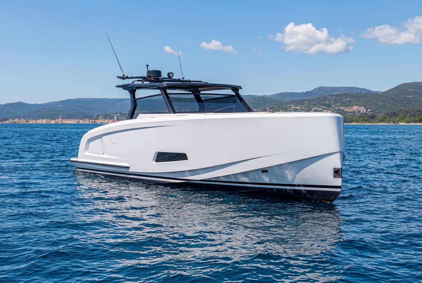 VQ45 — 2025 · 45.93' · 1 Cabin · Pre-Owned