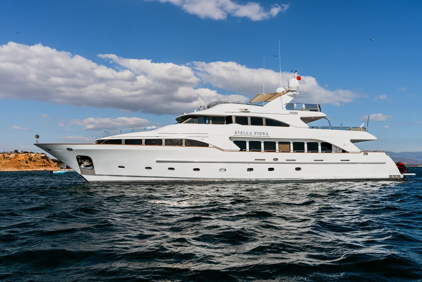 STELLA FIERA — 1998 · 119.88' · 5 Cabins · Pre-Owned
