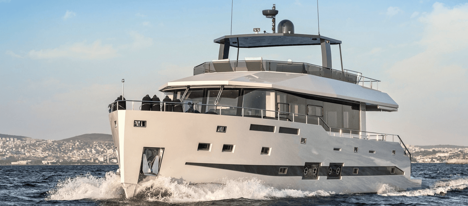 ATLASS — 2019 · 76.12' · 4 Cabins · Pre-Owned