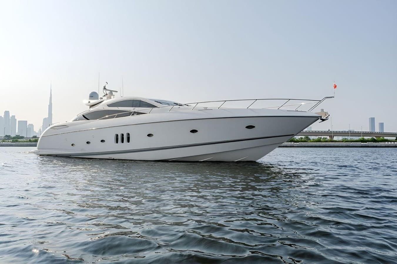 SUNSEEKER PREDATOR 82 — 2006 · 82.97' · 4 Cabins · Pre-Owned