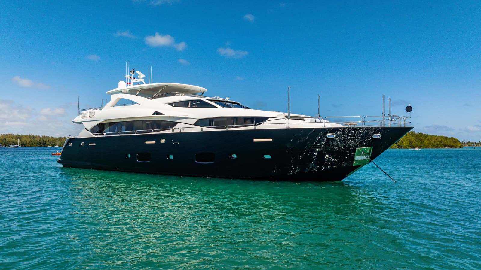 PRECIOSO — 2011 · 111.98' · 4 Cabins · Pre-Owned