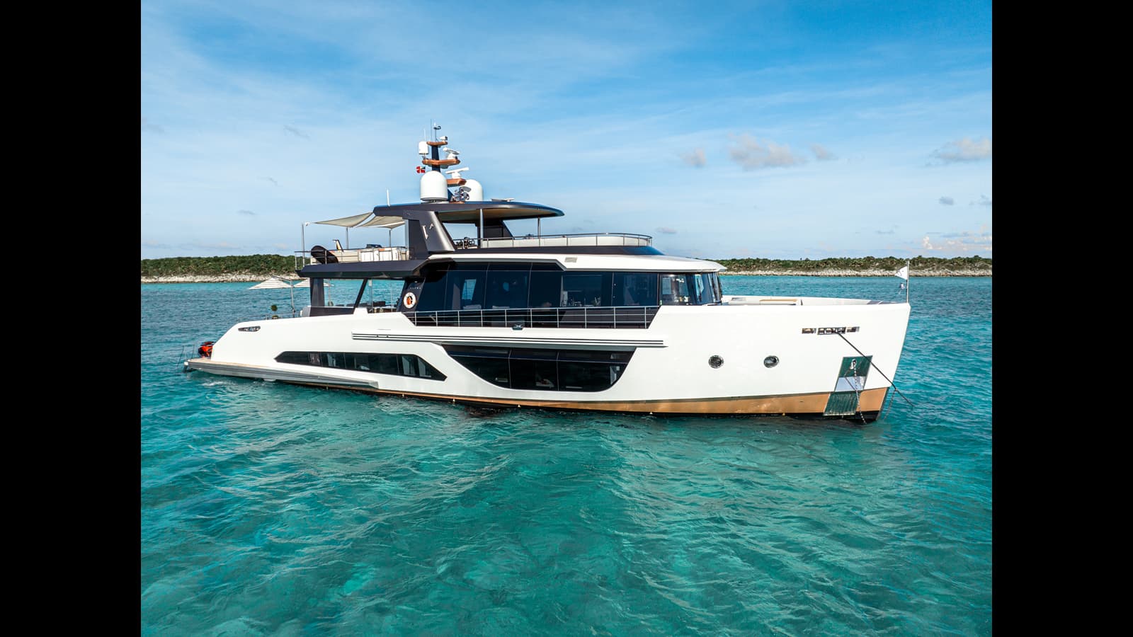 VIVACE — 2022 · 101.97' · 5 Cabins · Pre-Owned