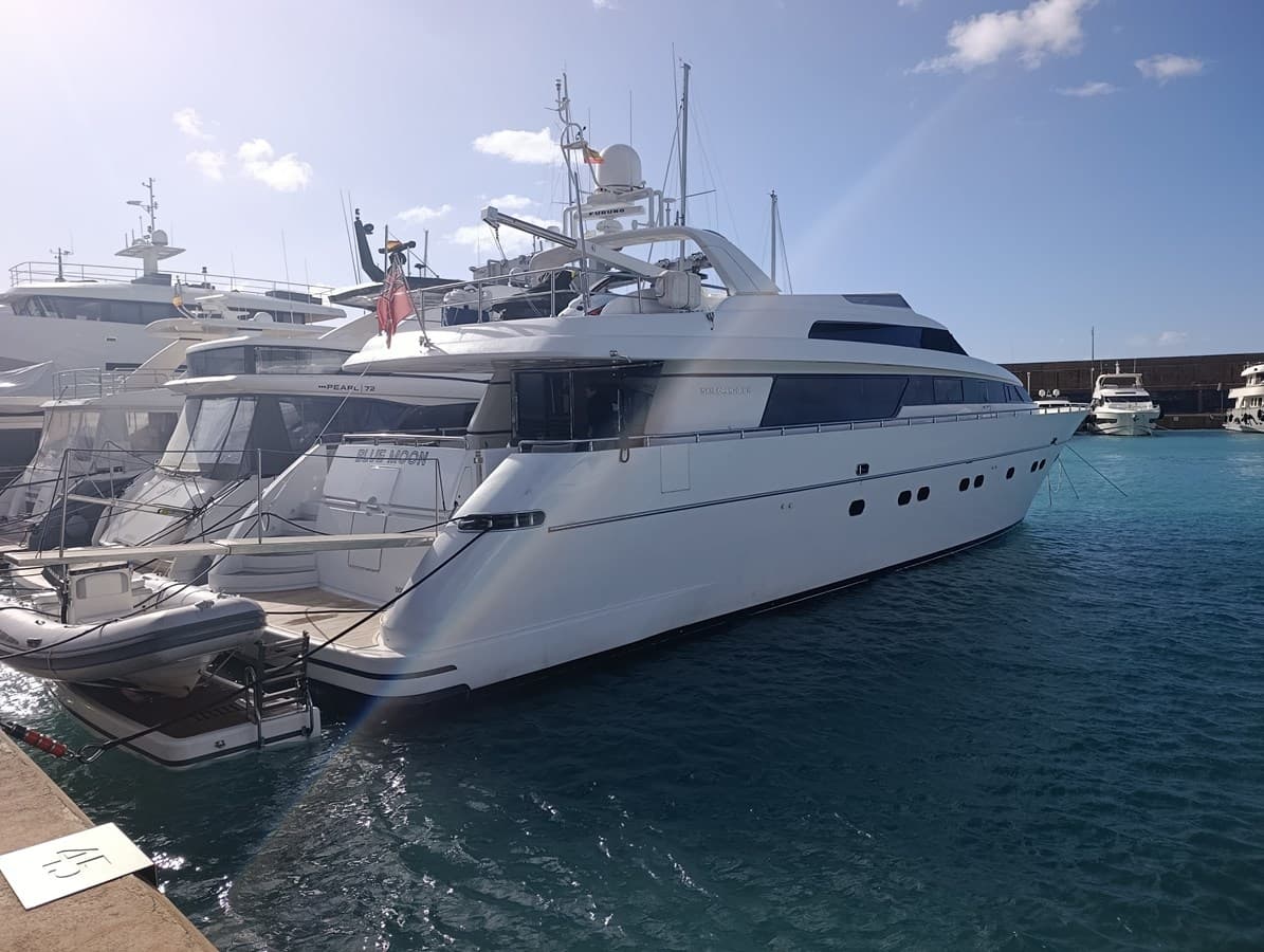 BLUE MOON — 2000 · 88.58' · 4 Cabins · Pre-Owned