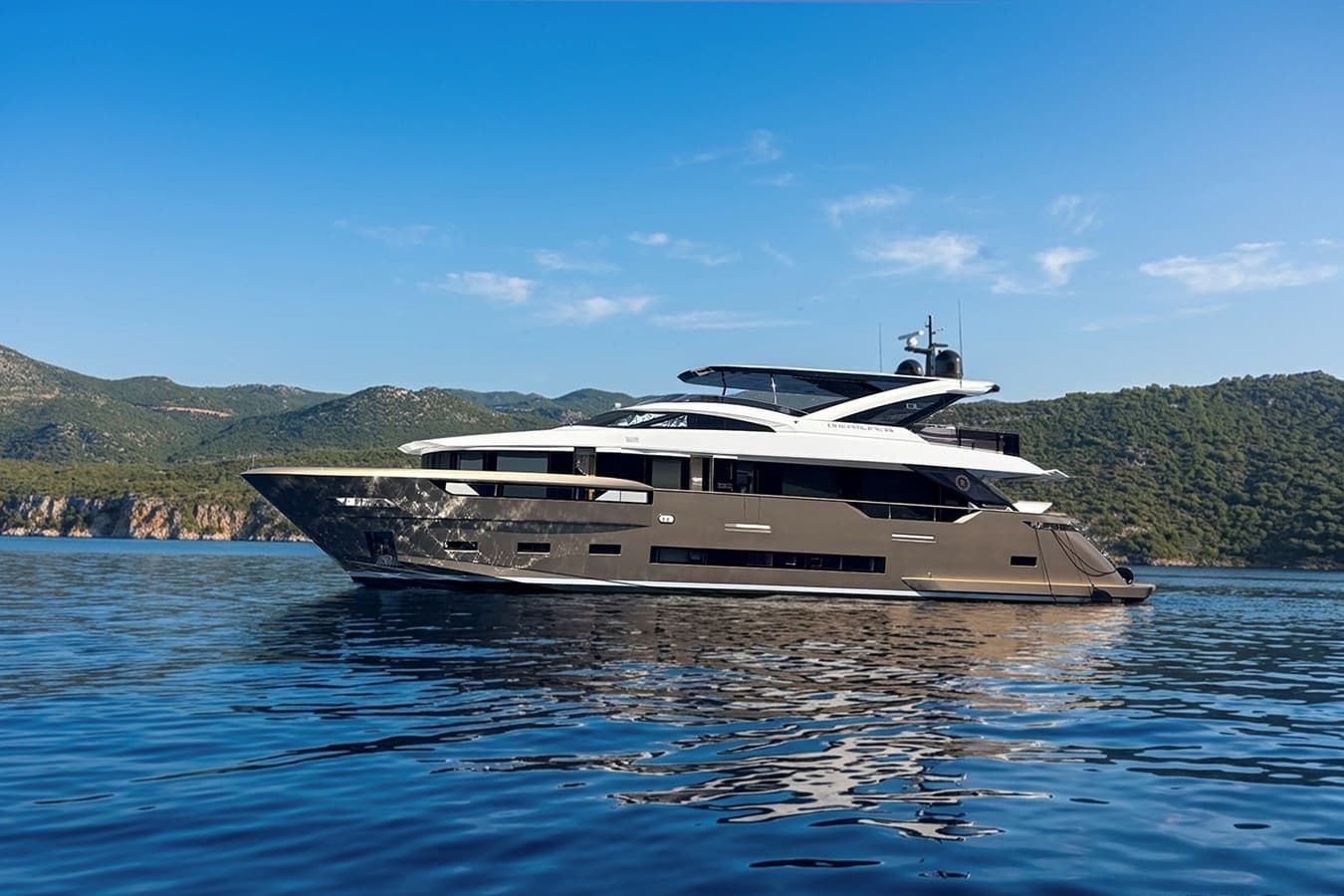 REKOMA — 2018 · 85.3' · 4 Cabins · Pre-Owned