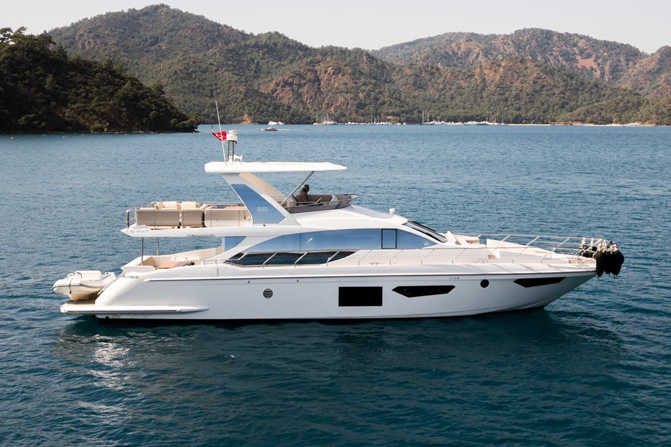 AZ FLY 66 — 2020 · 68.24' · 4 Cabins · Pre-Owned
