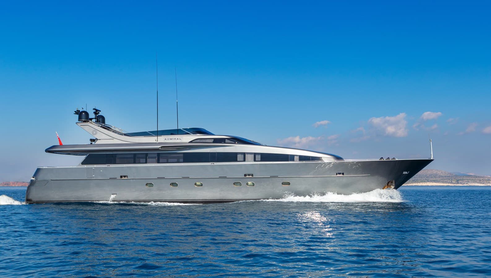 SUMMER FUN — 2001 · 101.25' · 6 Cabins · Pre-Owned