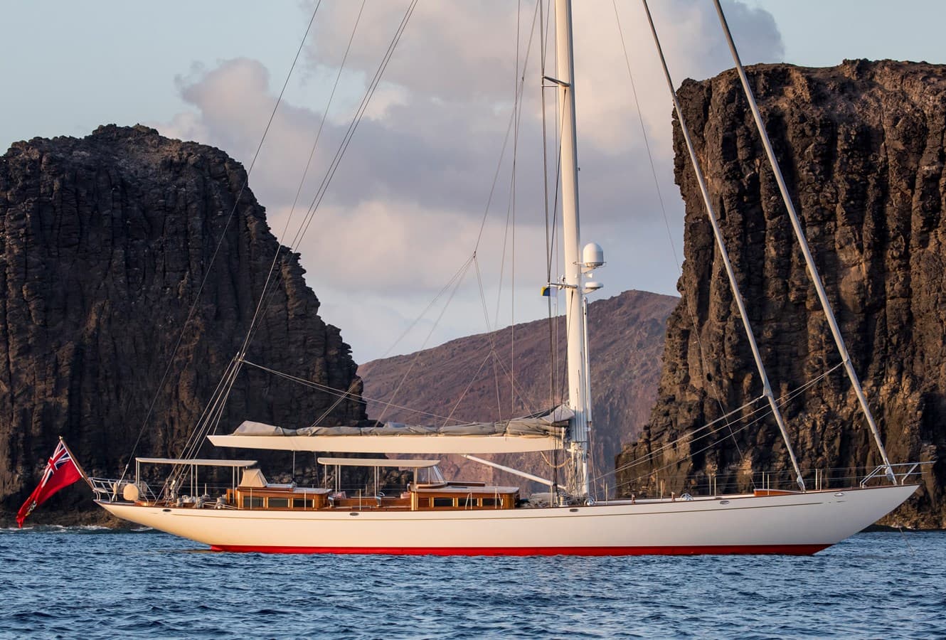 ACADIA — 2016 · 89.9' · 4 Cabins · Pre-Owned