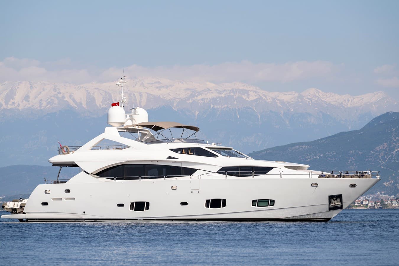 INFINITY — 2010 · 97.7' · 5 Cabins · Pre-Owned