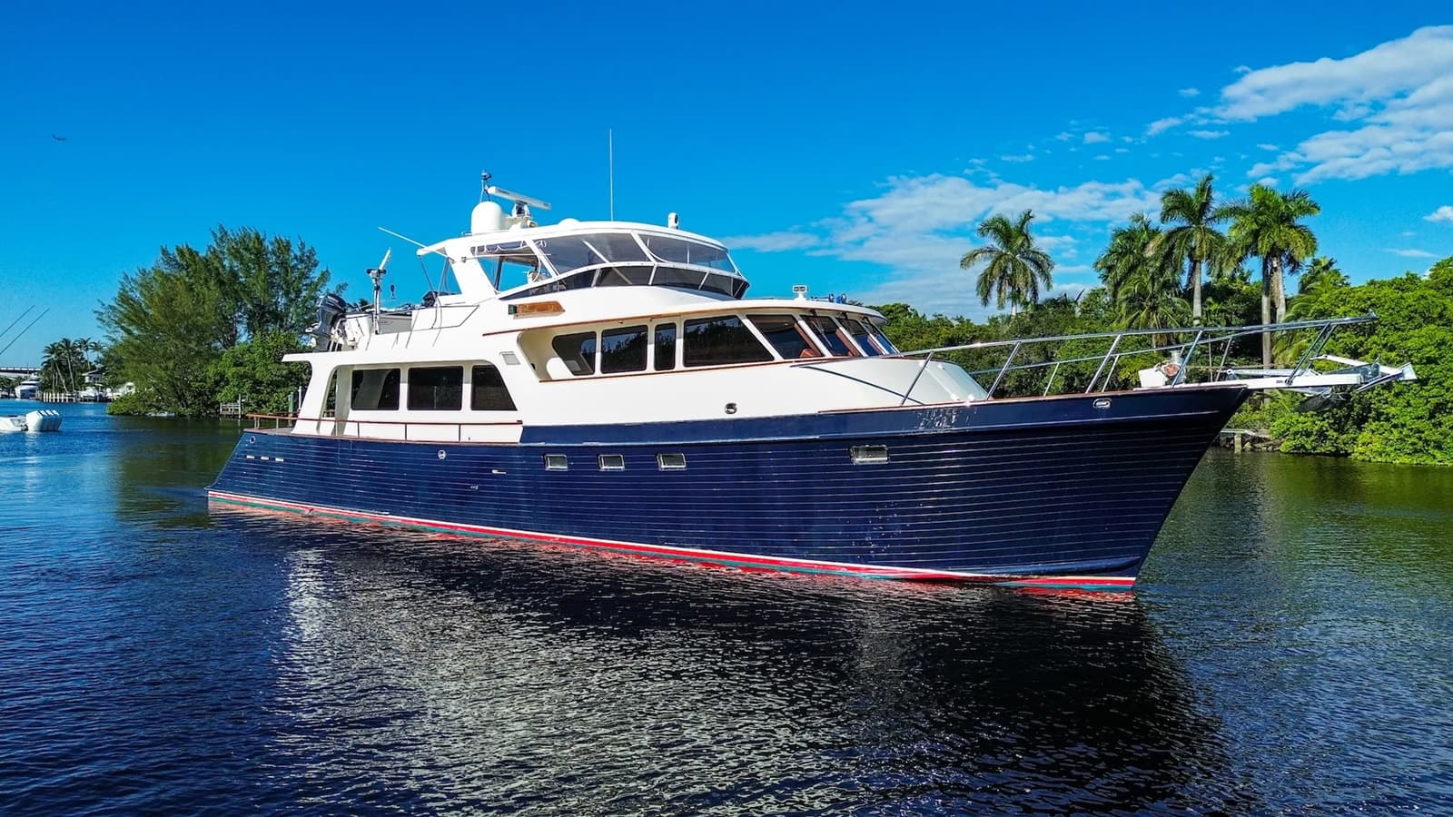 THE GARLIC — 2003 · 69.98' · 3 Cabins · Pre-Owned