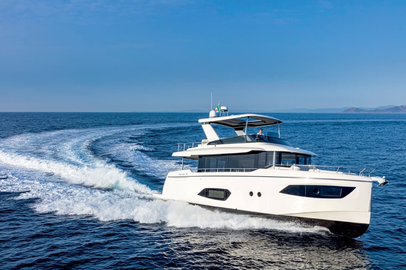 ABSOLUTE NAVETTA 52 — 2024 · 52.17' · 3 Cabins · Pre-Owned
