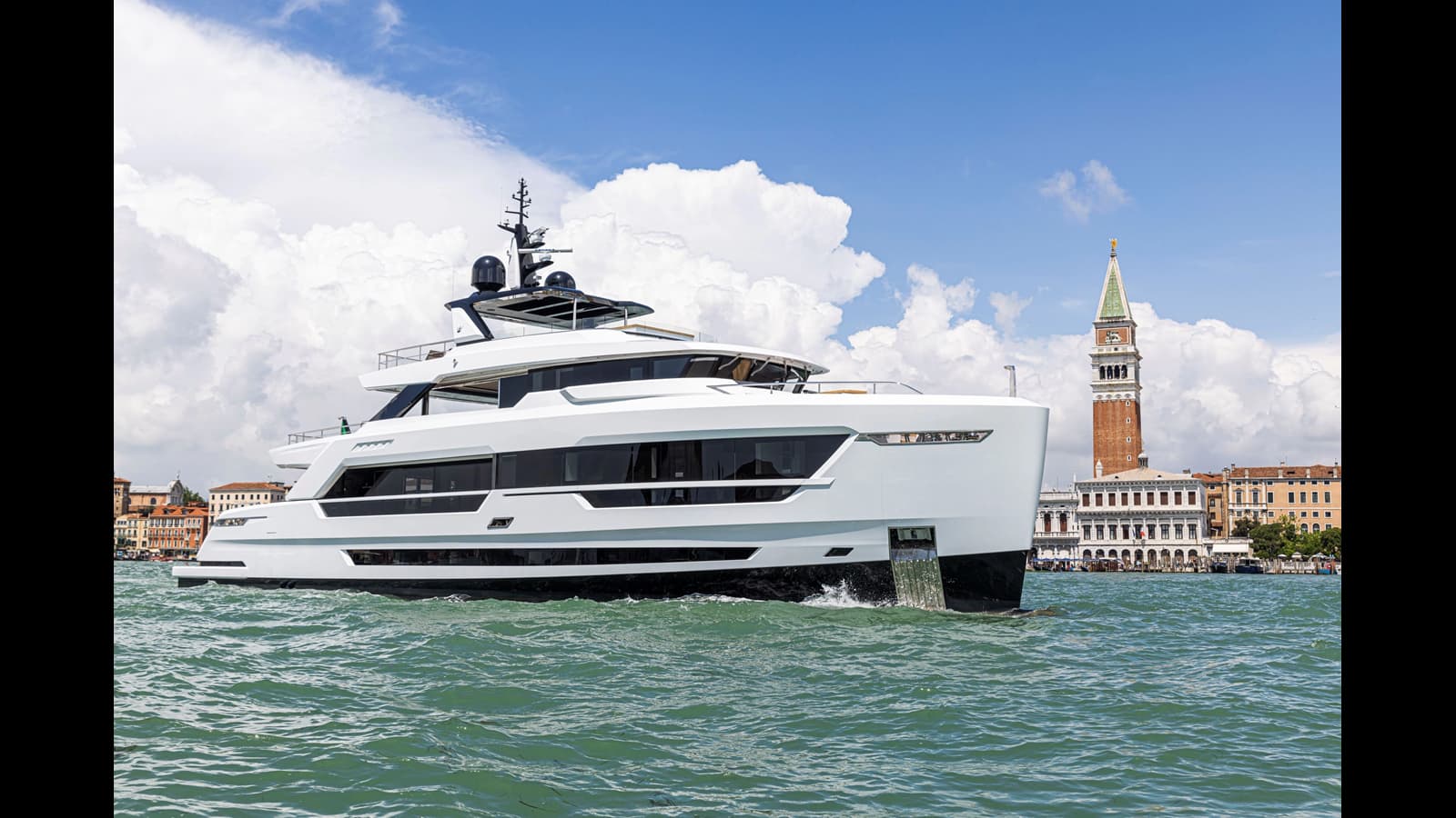 DUCALE 120 — 2028 · 119.98' · 5 Cabins · Pre-Owned