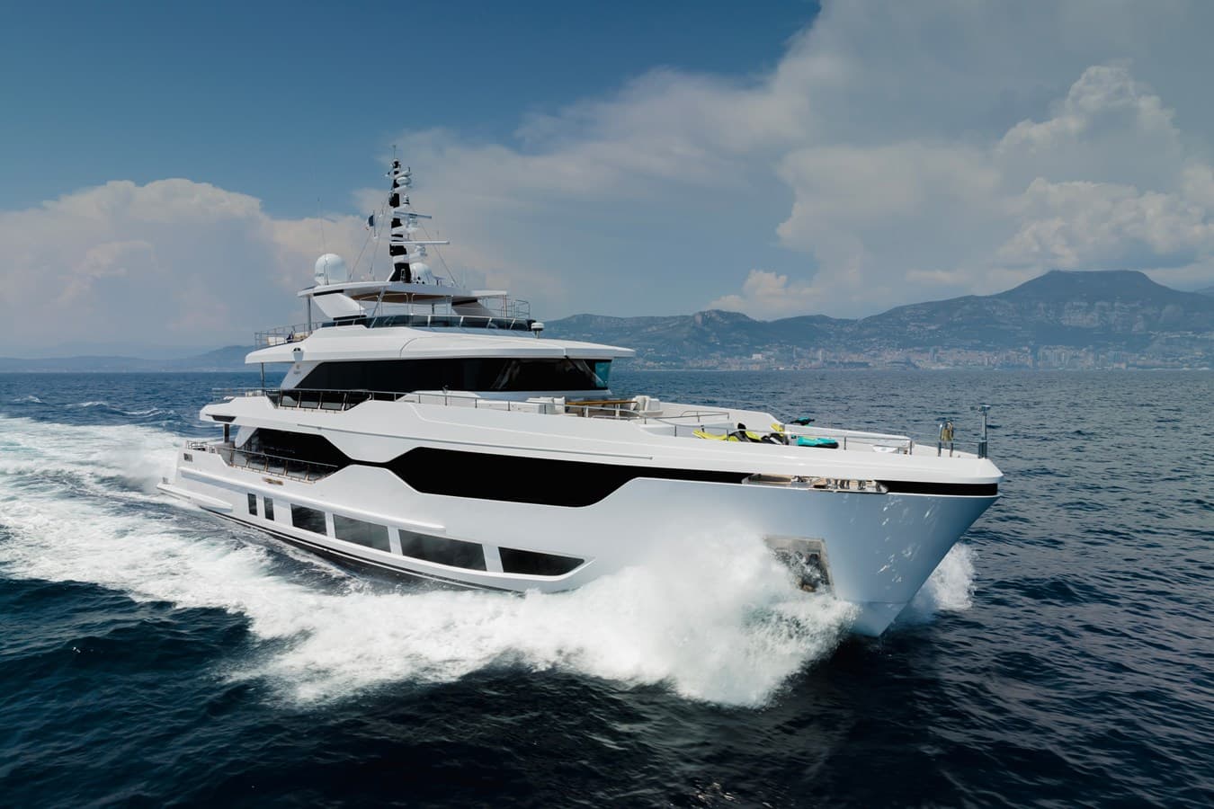 MAJEESTY 120 — 2026 · 123.06' · 6 Cabins · Pre-Owned