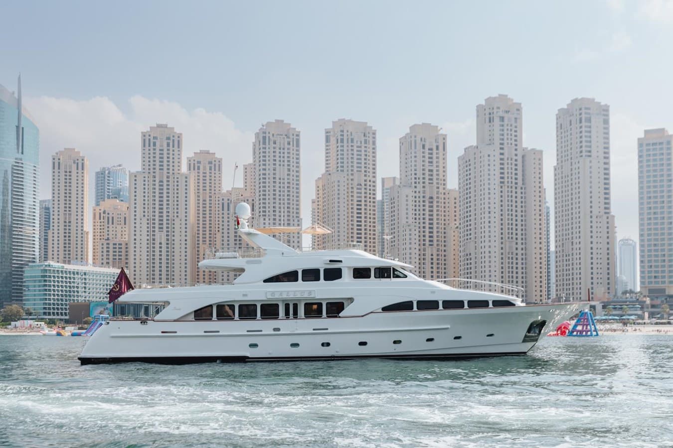 GALLUS — 2000 · 98.43' · 4 Cabins · Pre-Owned