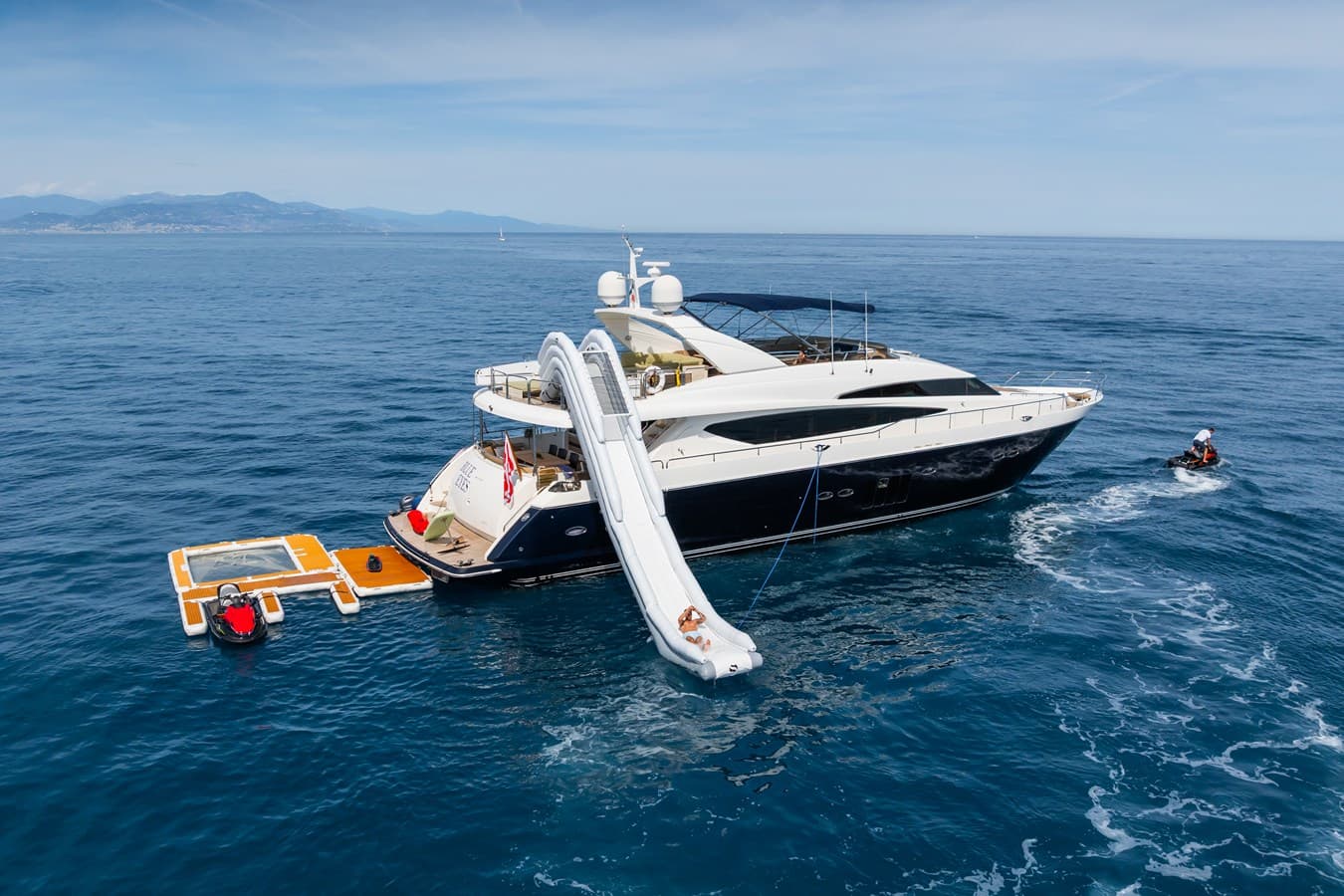 BLUE EYES — 2009 · 94.98' · 4 Cabins · Pre-Owned