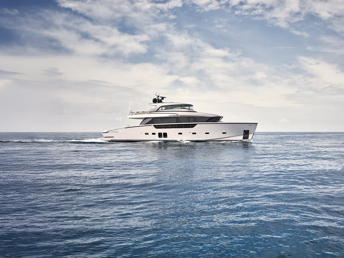 FOUZ — 2022 · 87.6' · 4 Cabins · Pre-Owned