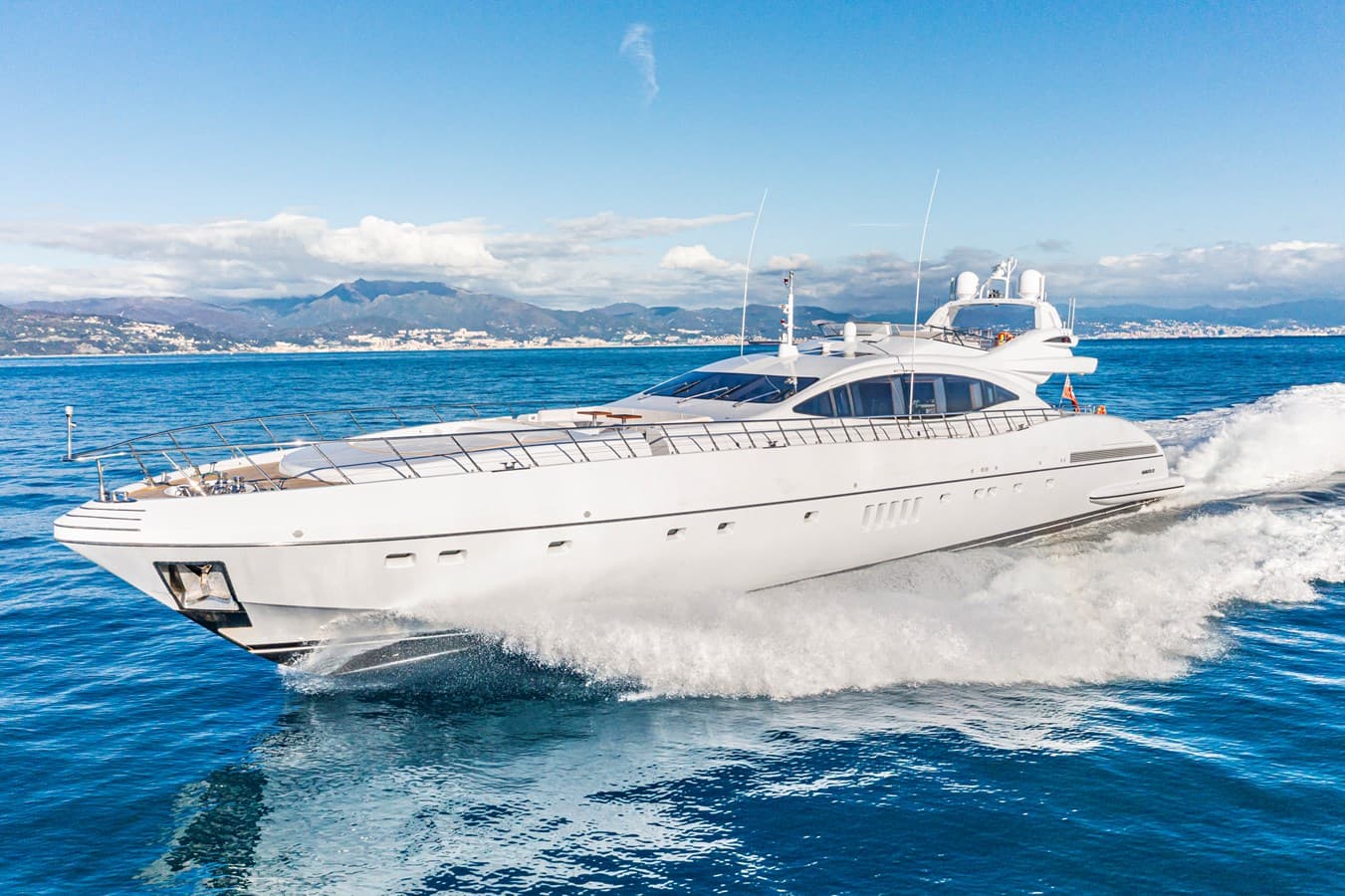 MELONY — 2015 · 130.74' · 4 Cabins · Pre-Owned