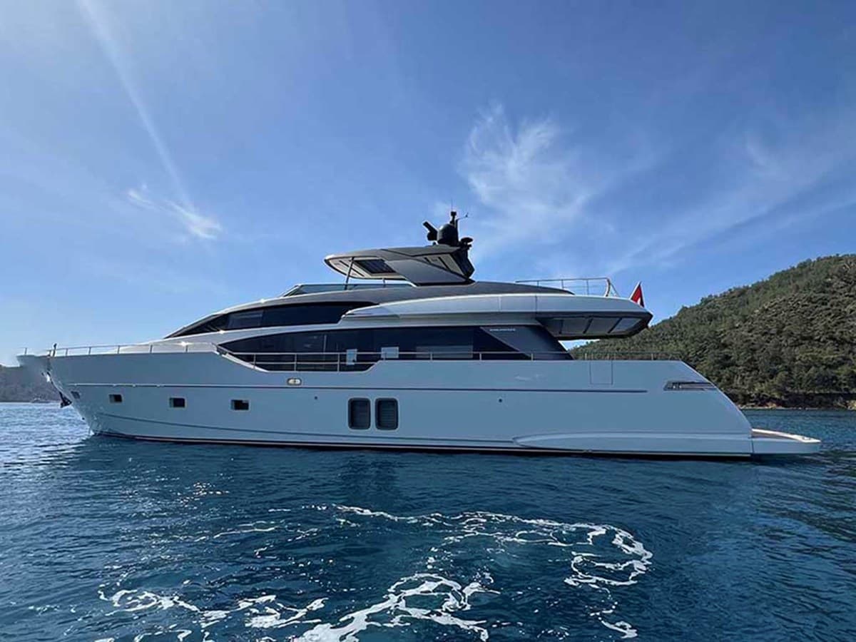 LA ISLA — 2019 · 87.8' · 4 Cabins · Pre-Owned