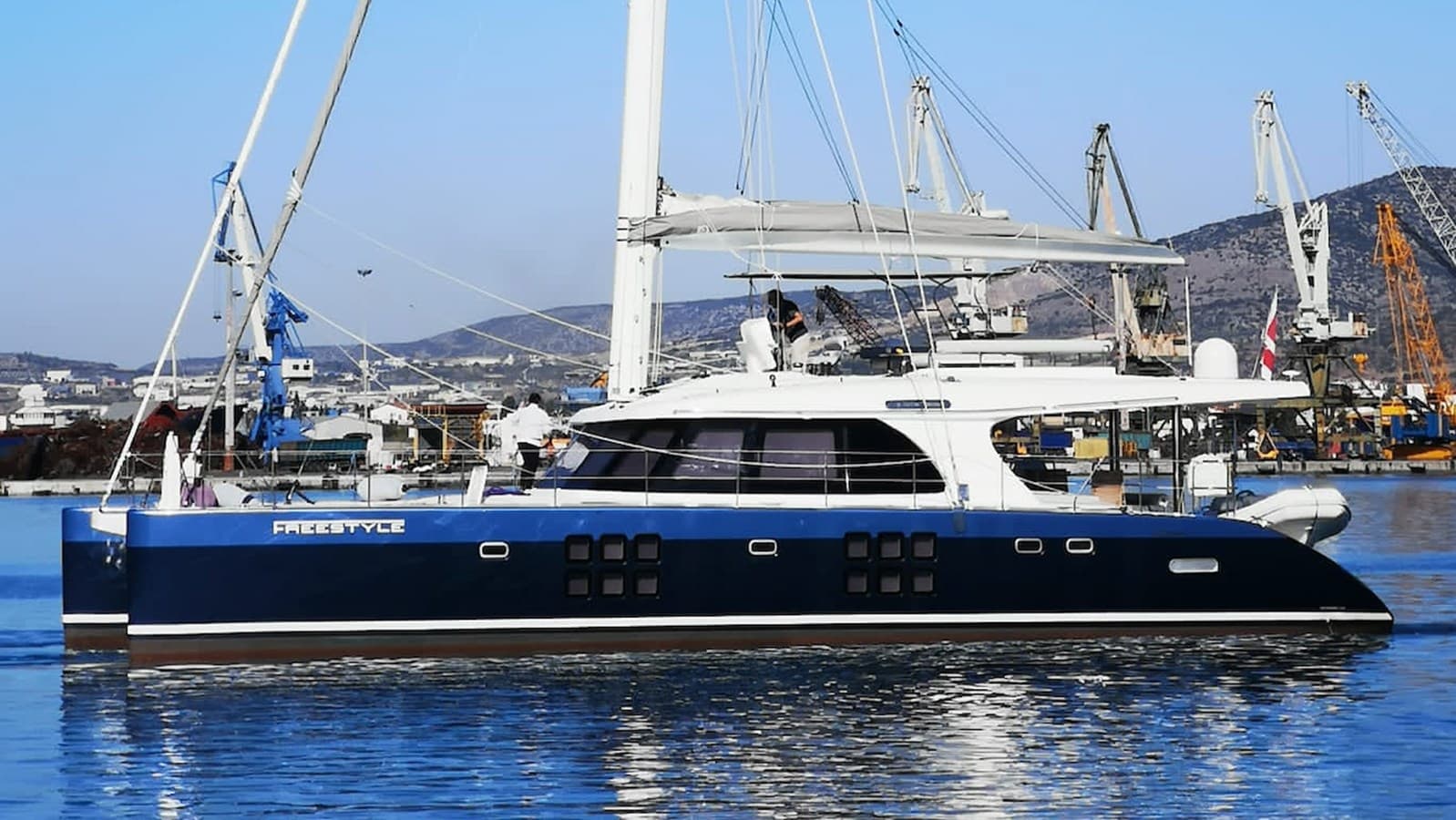 FREESTYLE — 2011 · 60.04' · 4 Cabins · Pre-Owned