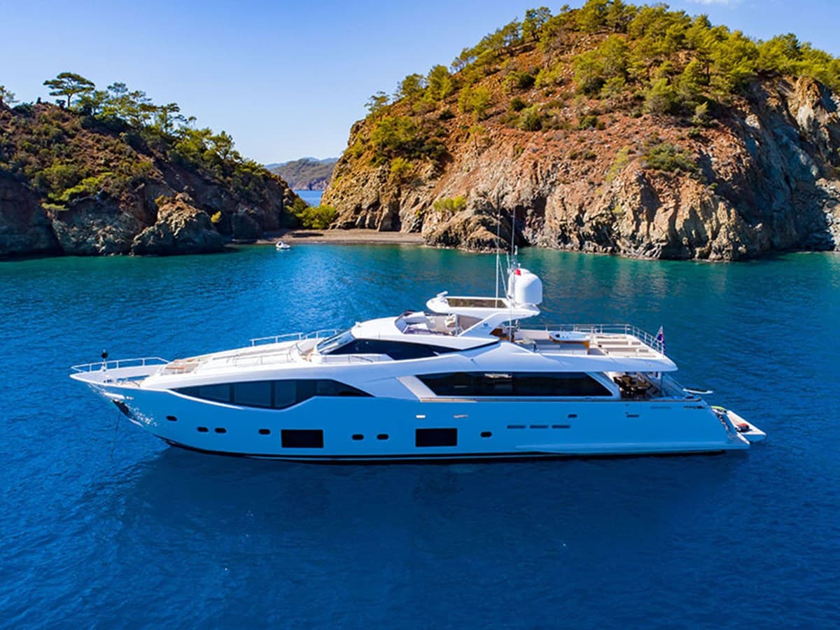 SHELLS X — 2016 · 108.01' · 5 Cabins · Pre-Owned