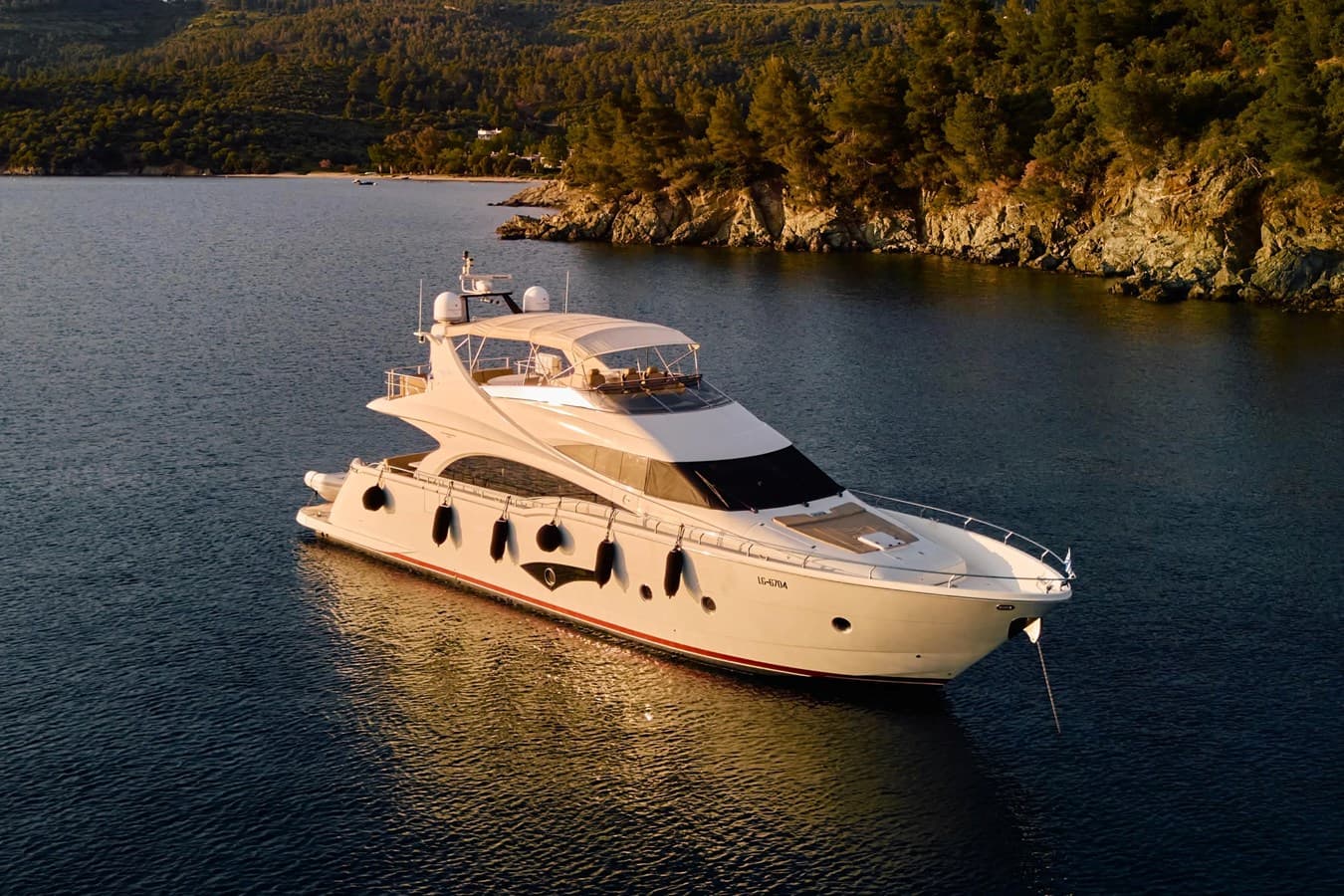 MARQUIS 720 — 2010 · 72.51' · 4 Cabins · Pre-Owned