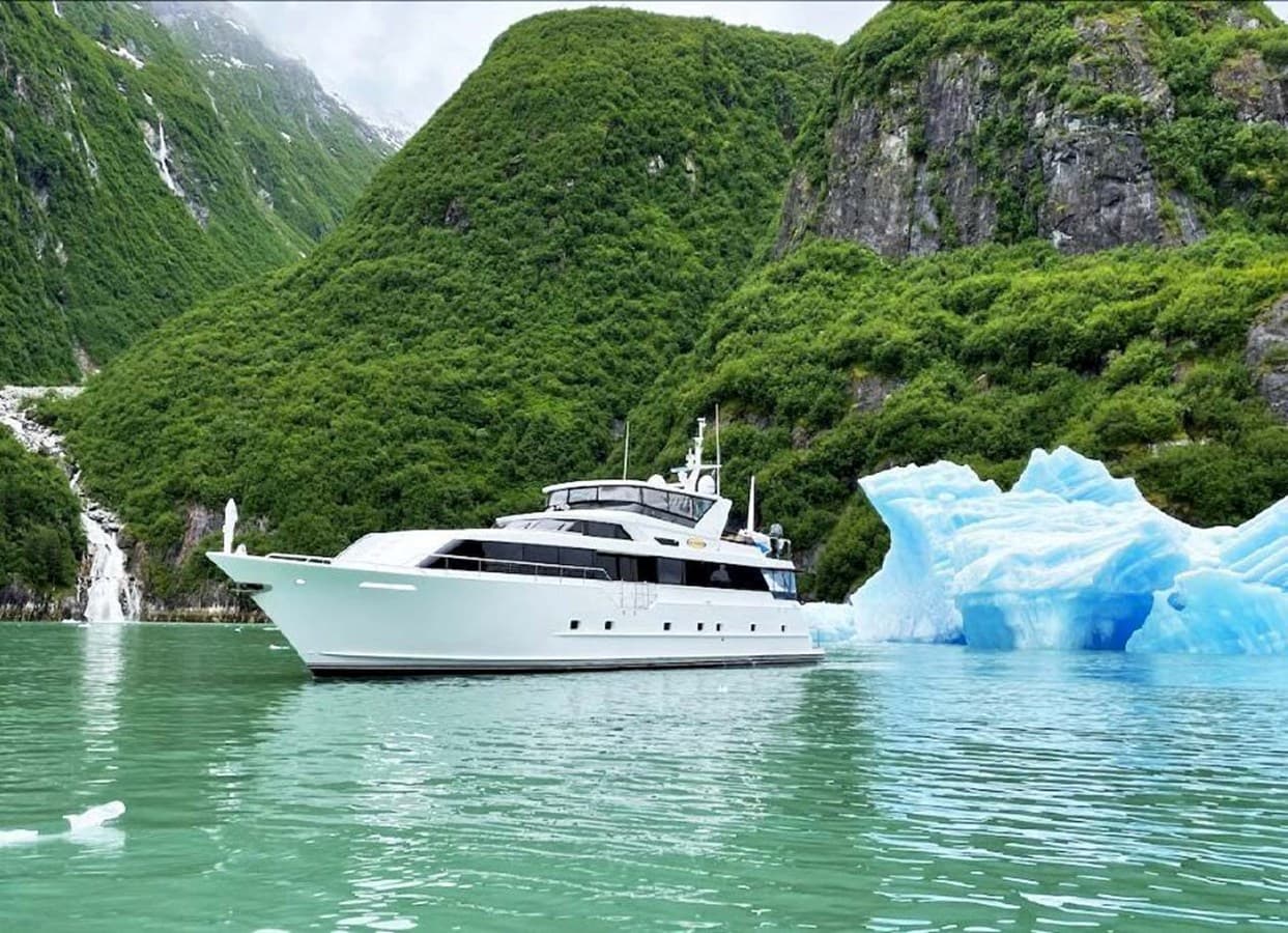 BLACKWOOD — 1998 · 102.99' · 4 Cabins · Pre-Owned
