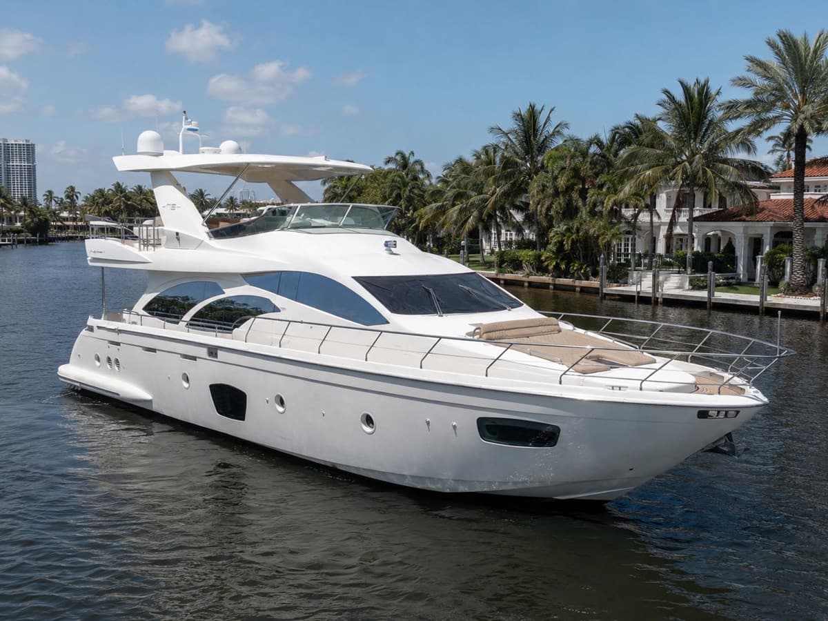 75FT AZIMUT 2010, MINIMAL RISK — 2010 · 77.07' · 4 Cabins · Pre-Owned
