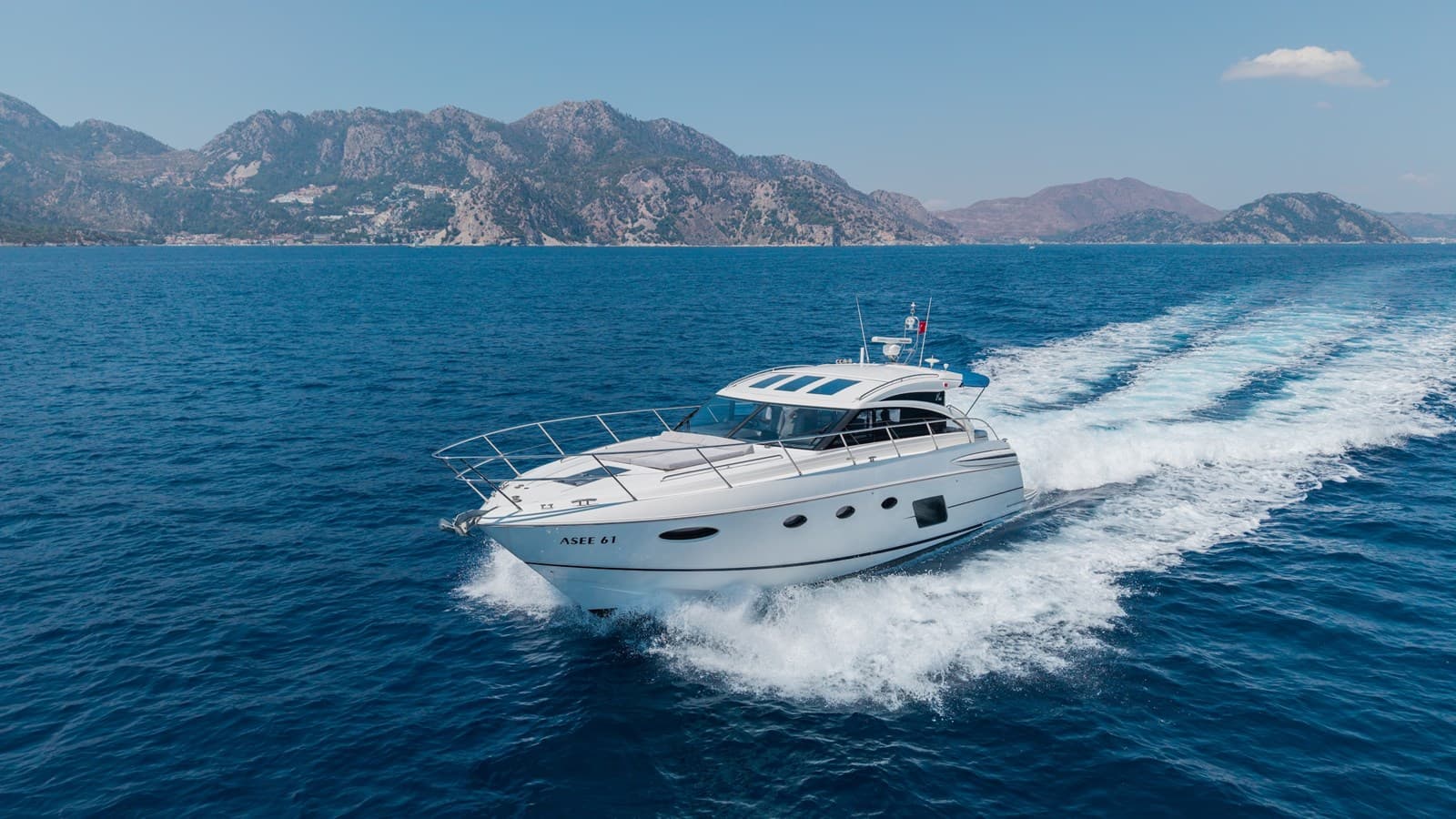 ASEE 61 — 2014 · 54.46' · 2 Cabins · Pre-Owned