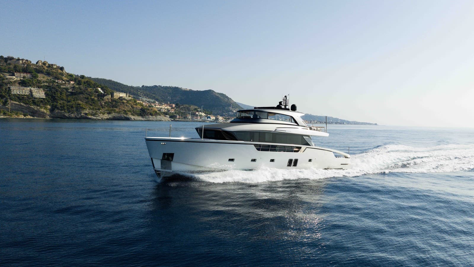 LA — 2022 · 87.99' · 4 Cabins · Pre-Owned