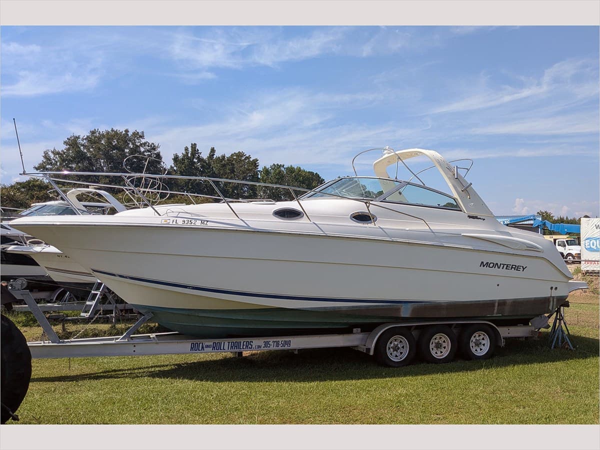 30' MONTEREY 2004 302 CRUISER — 2004 · 30.05' · 1 Cabin · Pre-Owned