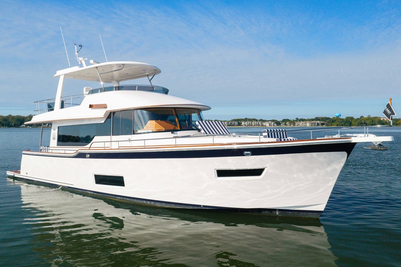 SUMMIT 54 — 2025 · 53.97' · 3 Cabins · Pre-Owned