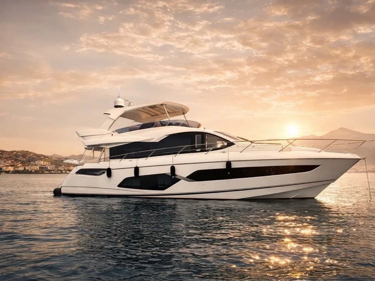 SUNSEEKER MANHATTAN 68 — 2020 · 69.55' · 4 Cabins · Pre-Owned