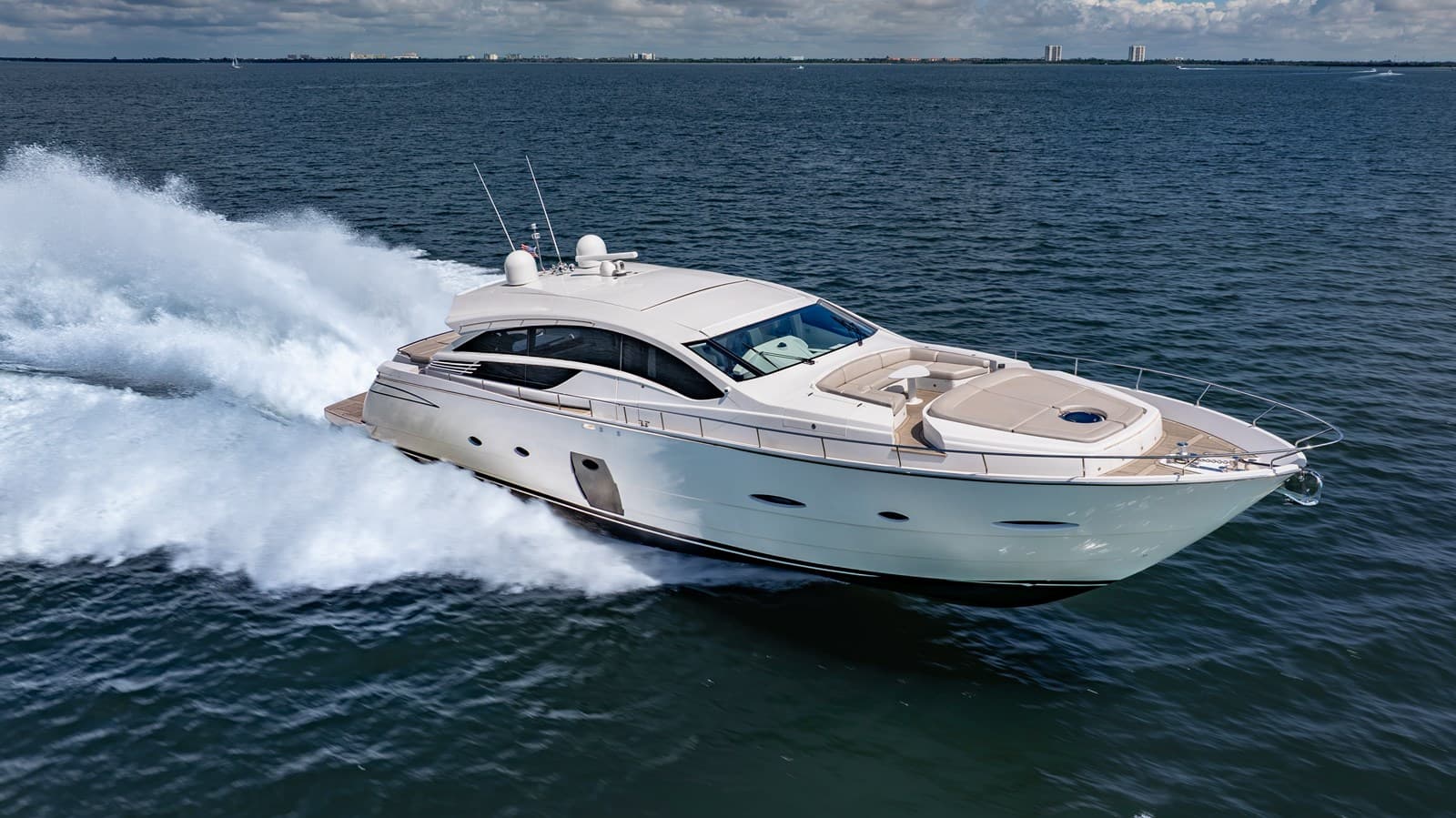HAWK — 2010 · 79.99' · 4 Cabins · Pre-Owned