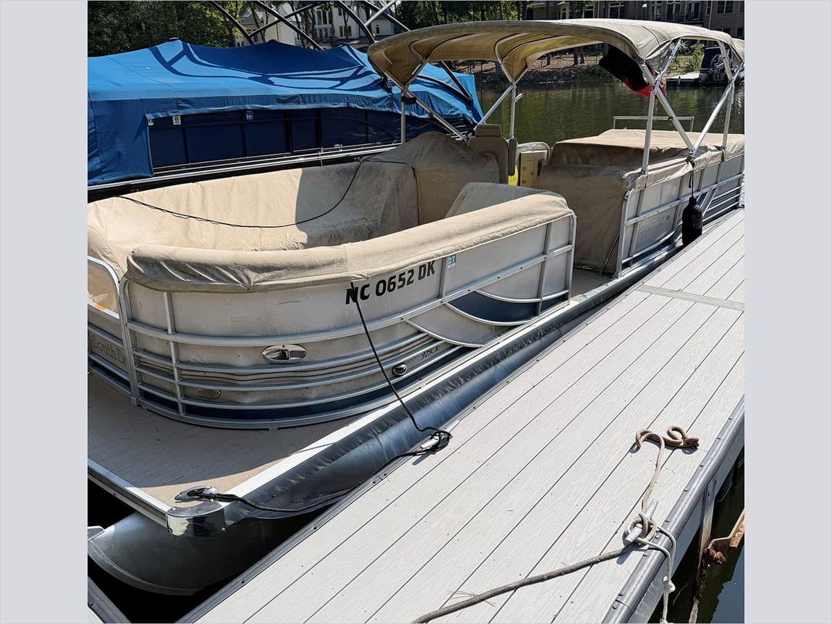 25' SOUTHBAY 2008 622CR — 2008 · 25.07' · 1 Cabin · Pre-Owned