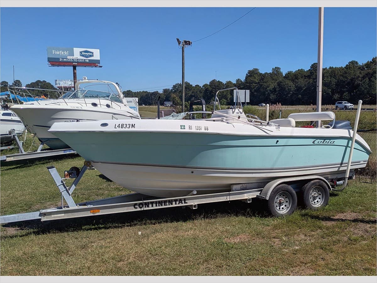 21' COBIA 2004 214 — 2004 · 21.06' · 1 Cabin · Pre-Owned