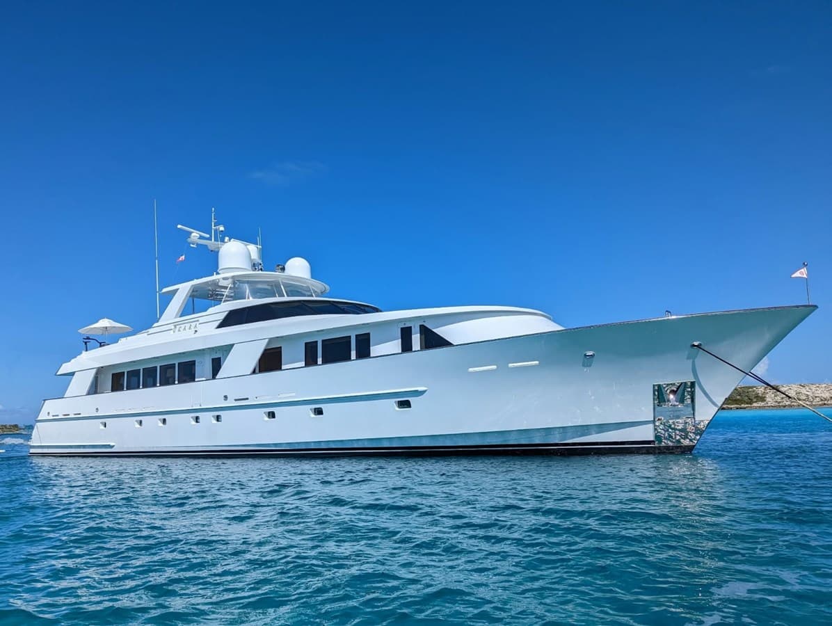 UKARA — 1994 · 109.97' · 3 Cabins · Pre-Owned