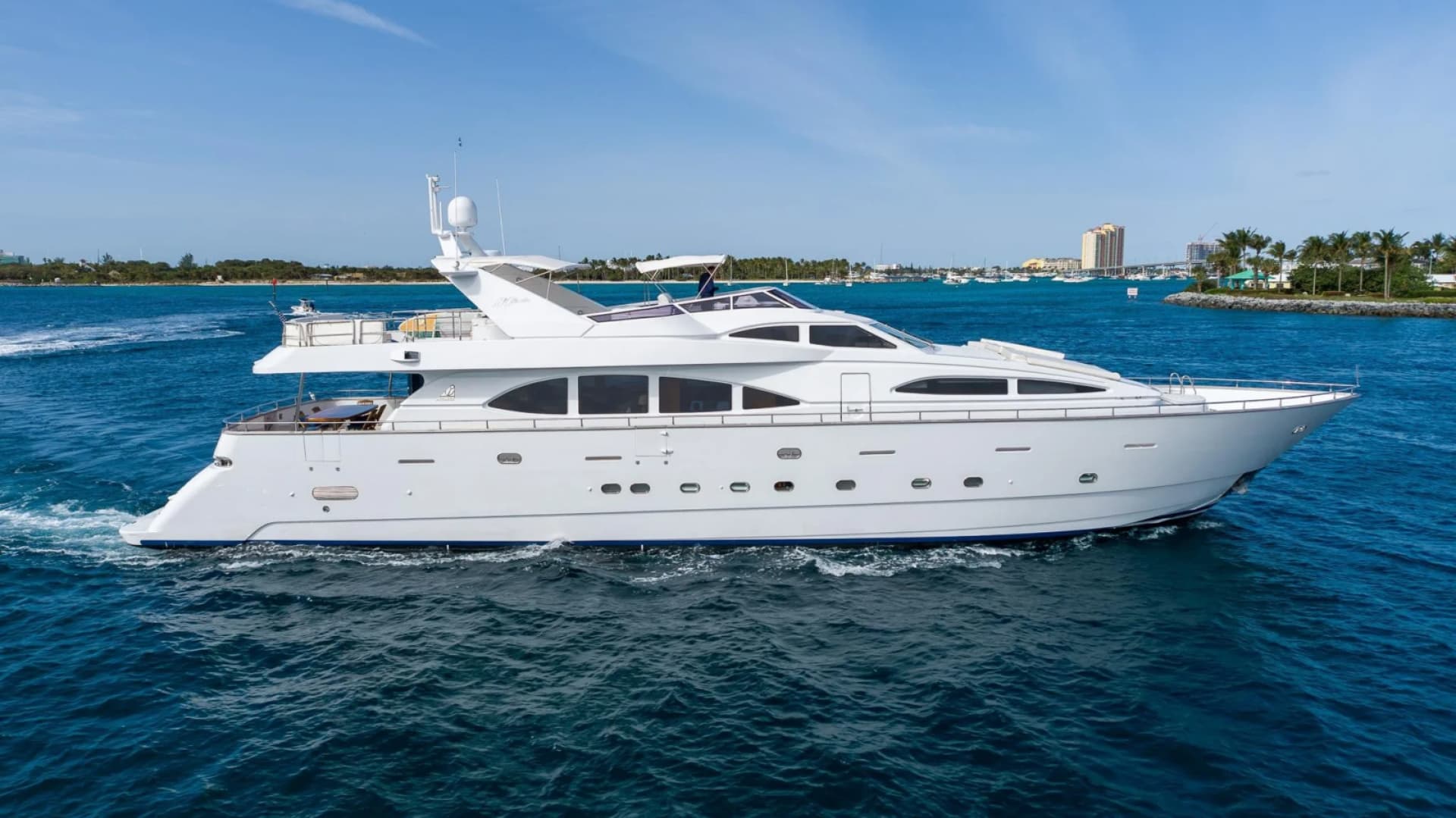 1999 Azimut 100 Jumbo — 1999 · 100' · 5 Cabins · Pre-Owned