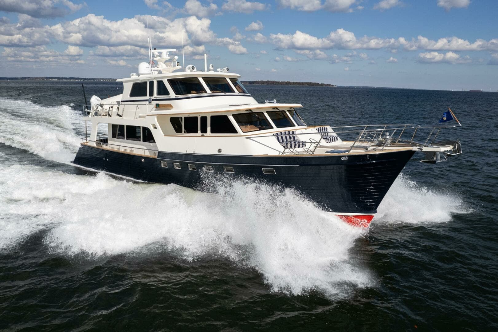 GRIFFIN — 2007 · 77' · 4 Cabins · Pre-Owned