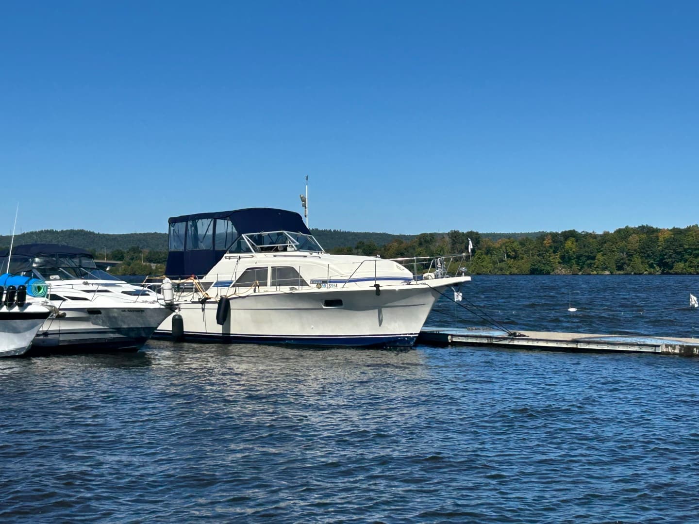 1976 Chris-Craft Catalina 350 — 1976 · 35' · Pre-Owned