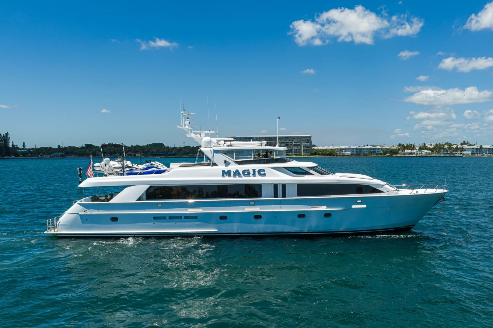 MAGIC — 2005 · 100' · 5 Cabins · Pre-Owned