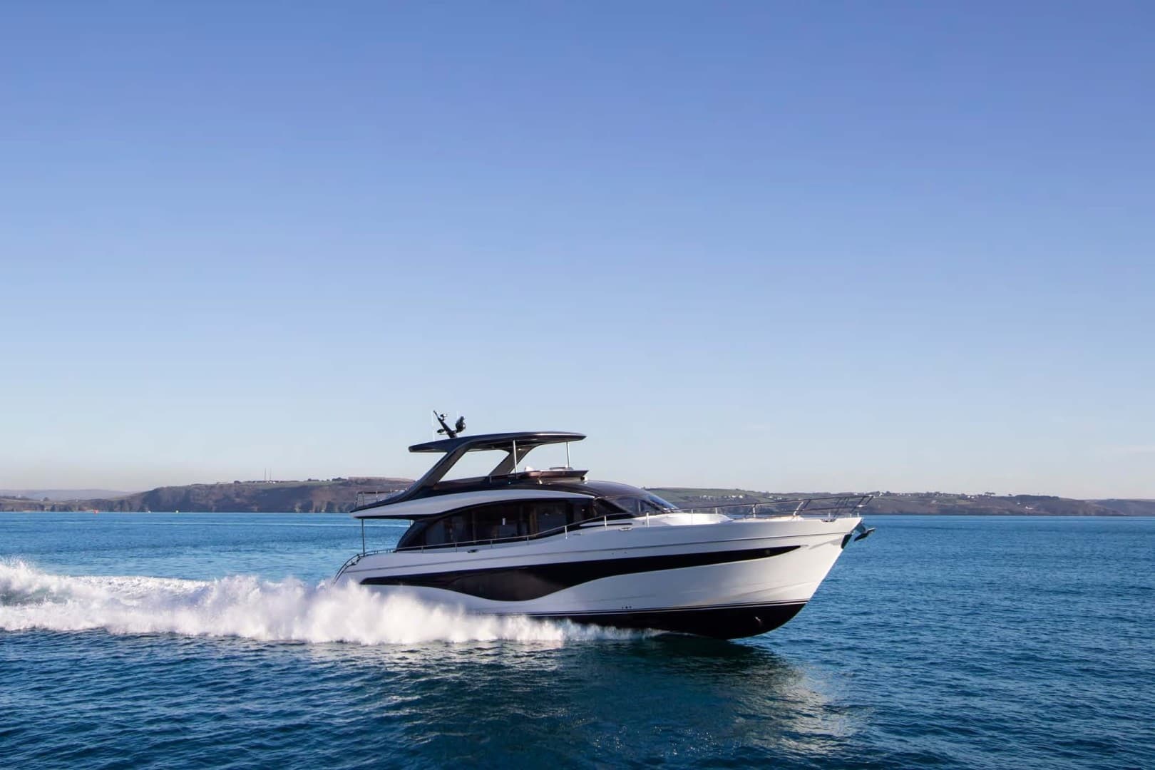 Princess Y72 — 2027 · 74' · 4 Cabins · New