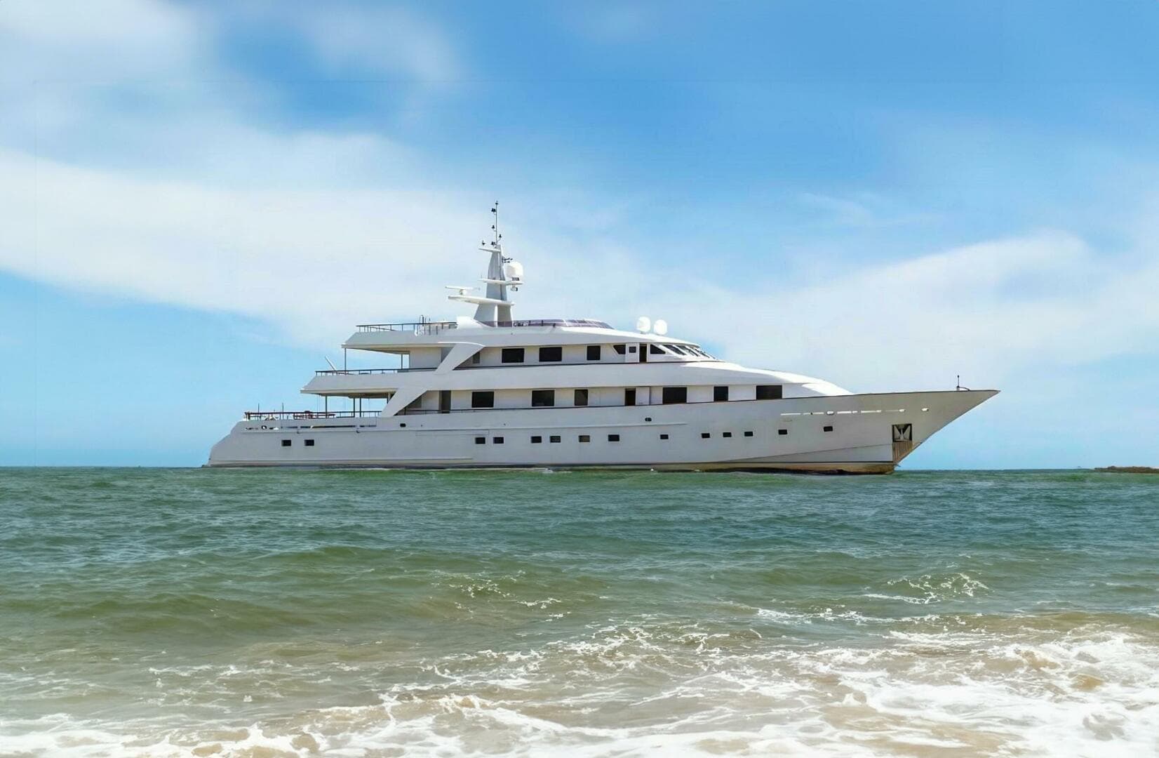 ANNA J — 1994 · 162' · 6 Cabins · Pre-Owned