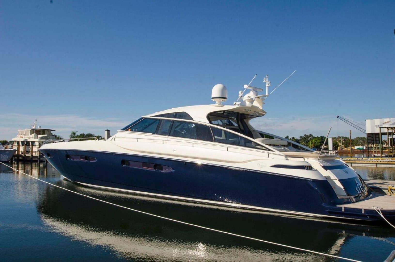 Divine Madness — 2004 · 78' · Pre-Owned
