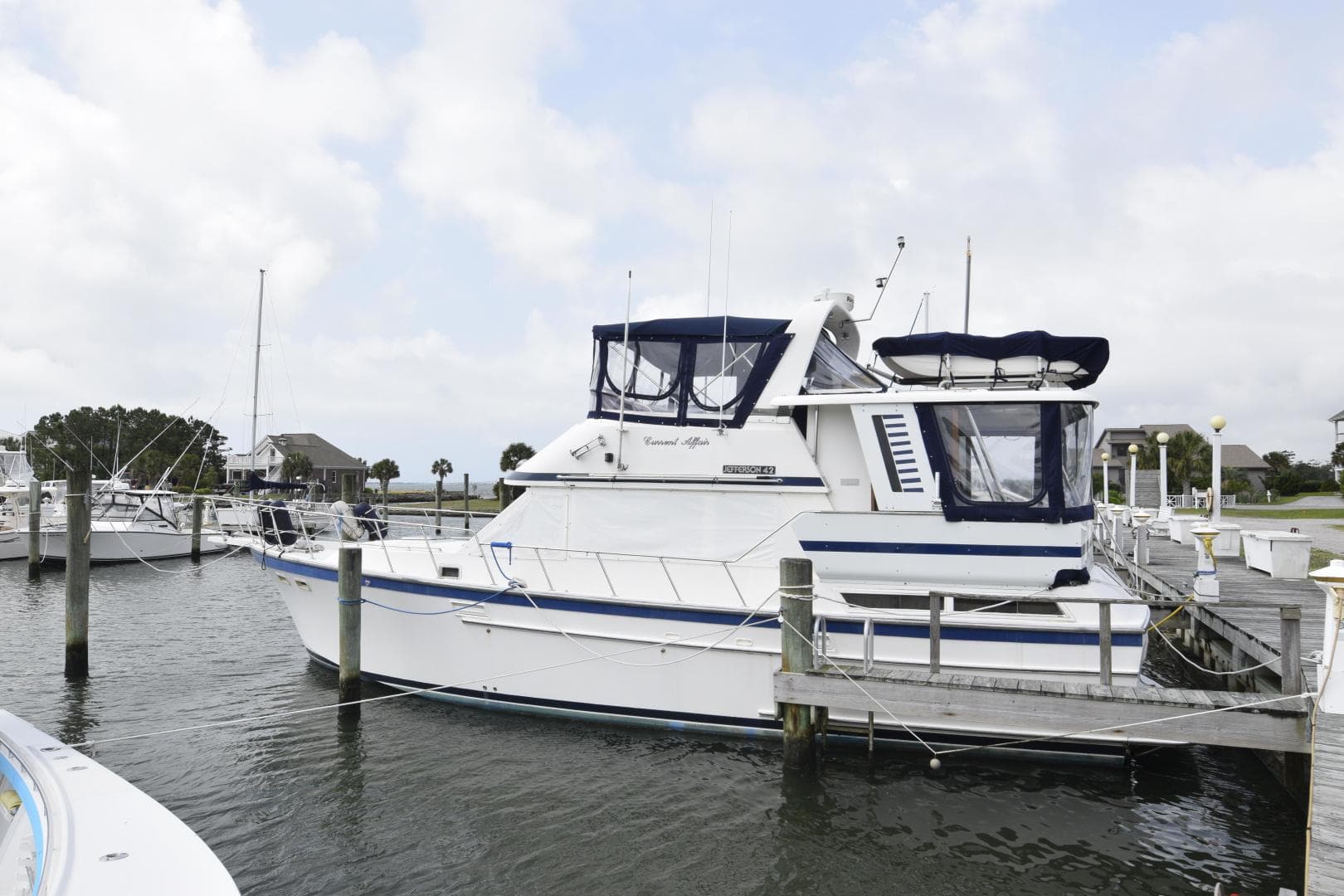 Current Affair — 1987 · 42' · 2 Cabins · Pre-Owned