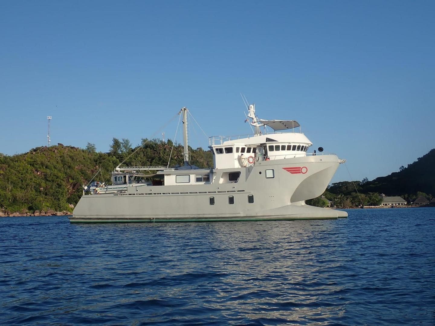 2004 Custom Custom — 2004 · 89' · 3 Cabins · Pre-Owned