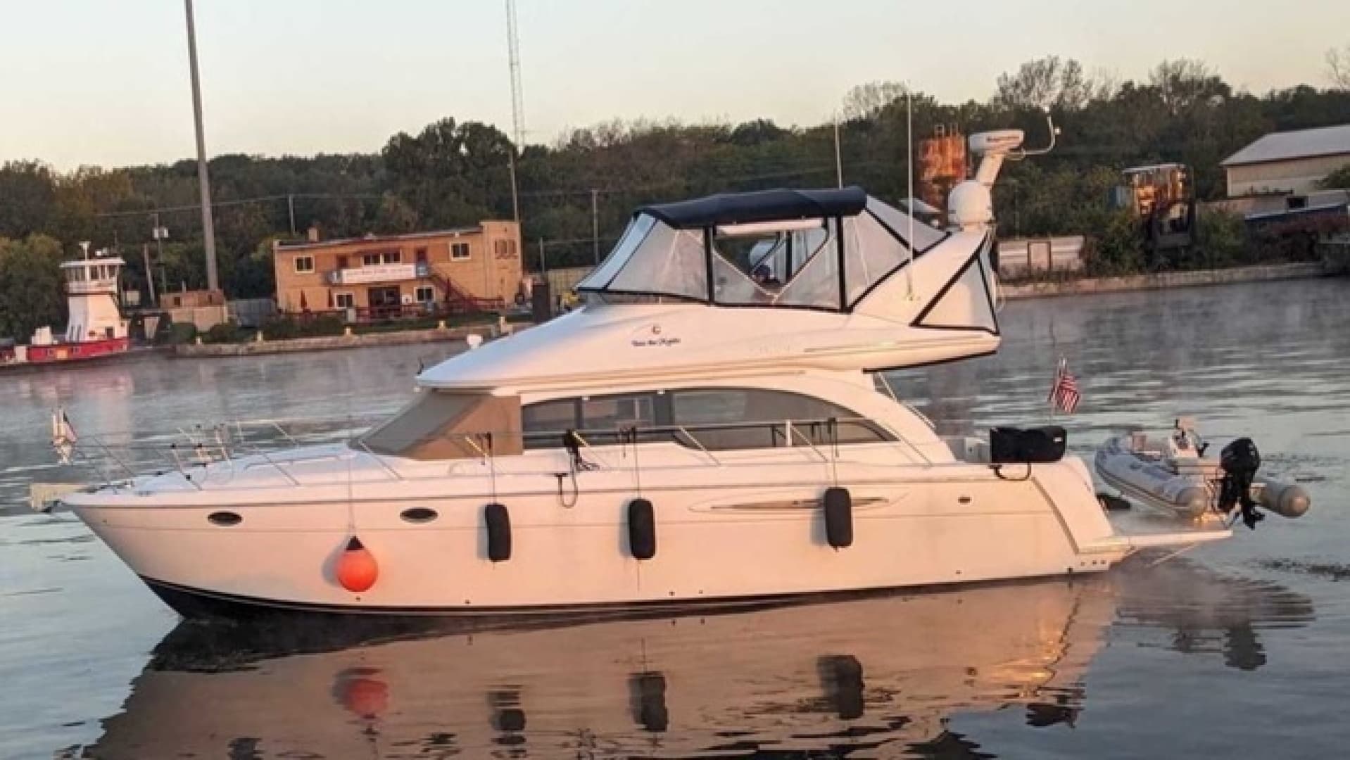 Into the Mystic — 2004 · 41' · 2 Cabins · Pre-Owned