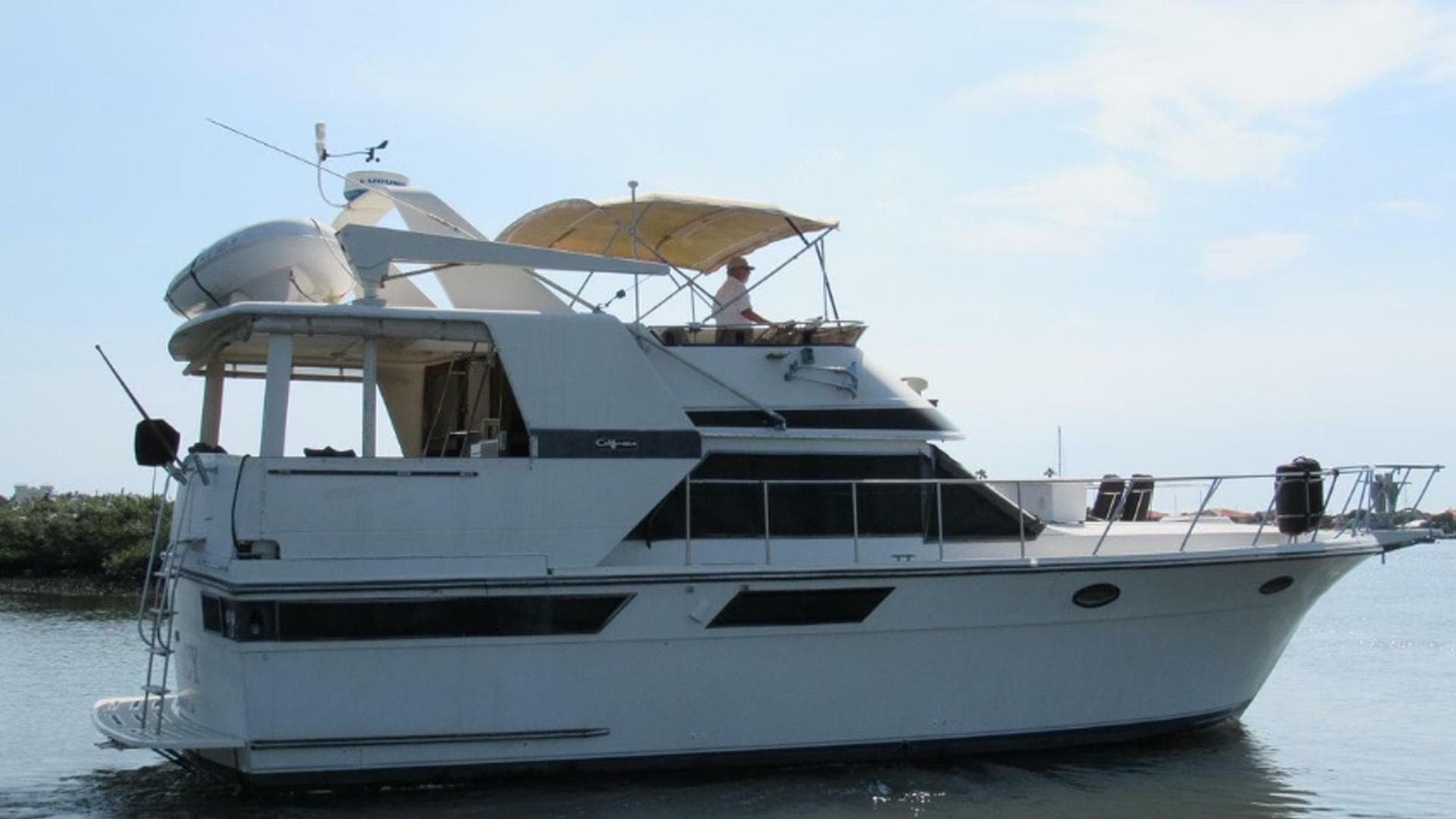 California Dreamin — 1987 · 42' · 2 Cabins · Pre-Owned