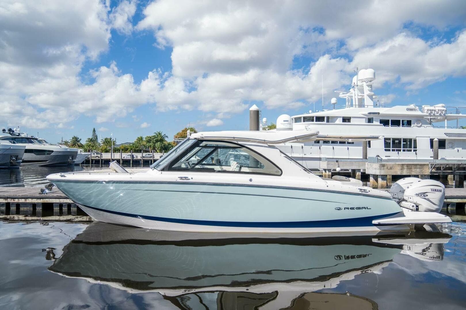 Las Brisas — 2022 · 37' · Pre-Owned