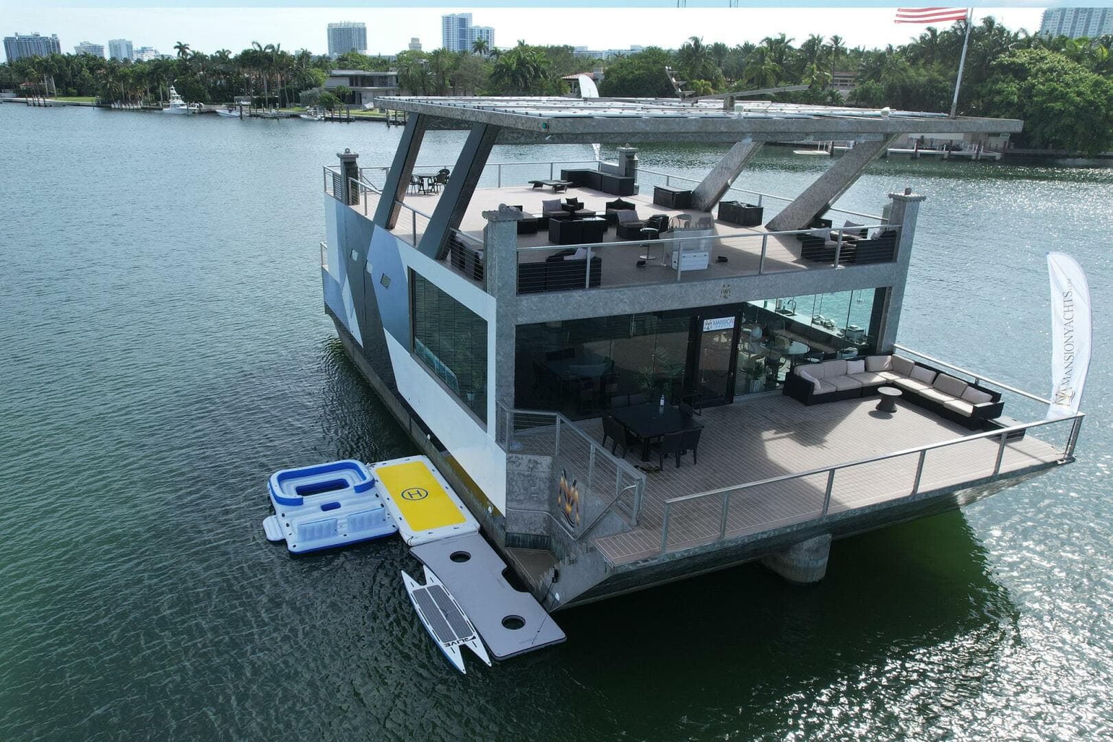 Rendezvous — 2018 · 84' · 5 Cabins · New
