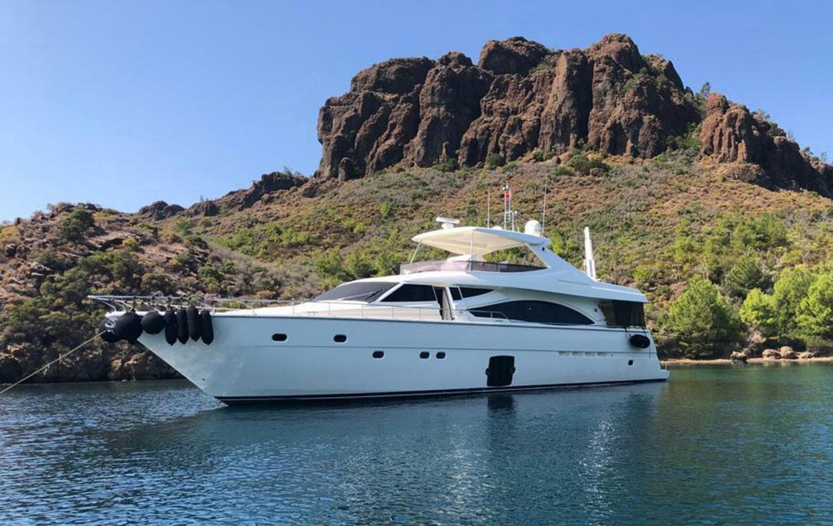MAR AZUL — 2008 · 83' · 4 Cabins · Pre-Owned