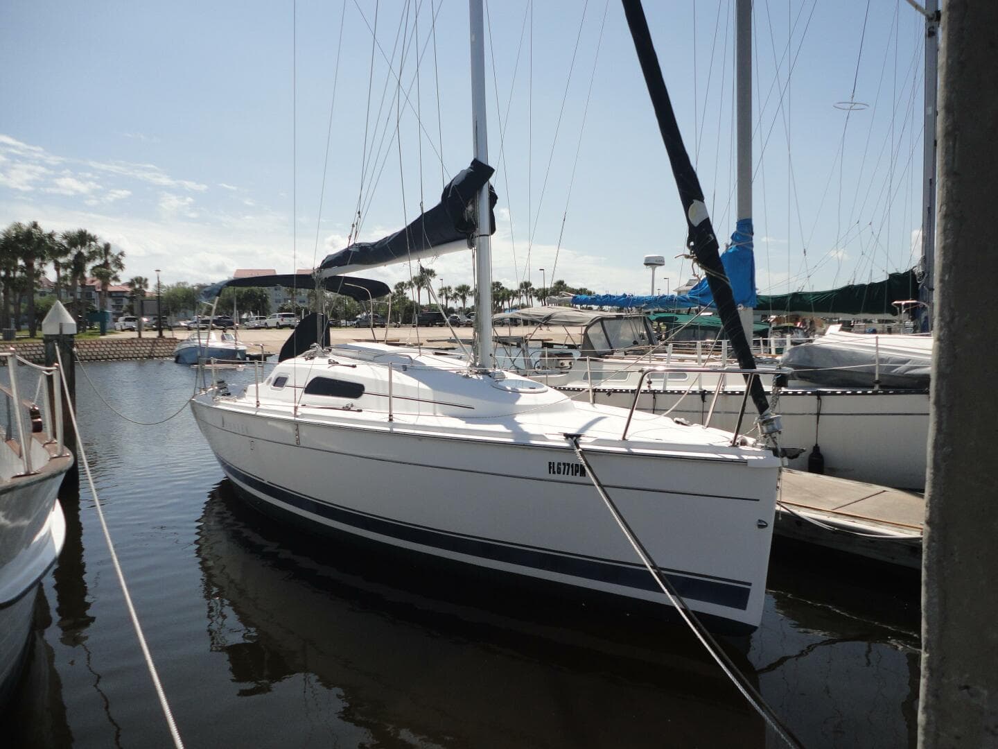 2013 Marlow-Hunter Hunter 27 — 2013 · 27' · Pre-Owned